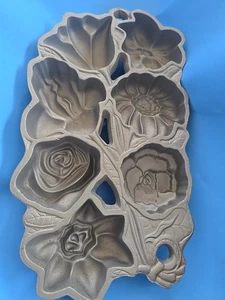 John Wright Cast Iron Flowers Baking Mold/Pan - Picture 1 of 18