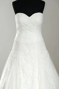 Pronovias Brautkleid 'Dagen' Spitze A-Linie creme ivory - Gr. 38 - Bild 1 von 4