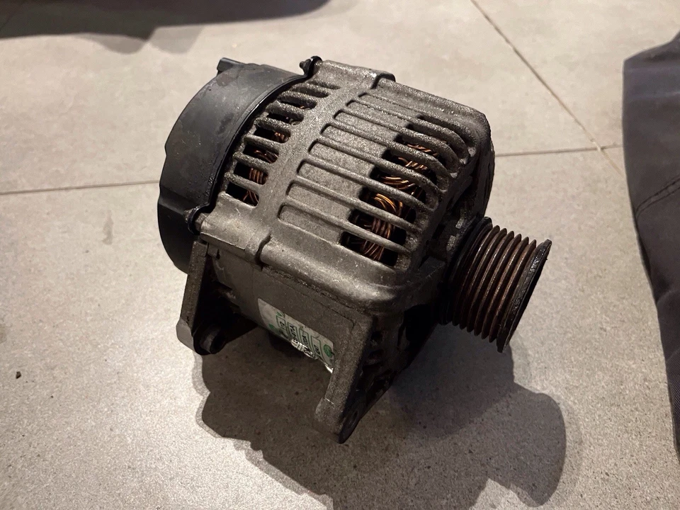 Generatore alternatore LAND ROVER RANGE ROVER II P38A 63321353 4.6 benzina 168kW - Immagine 1 di 4