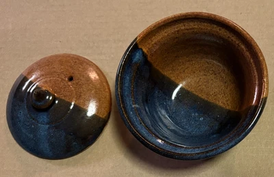 Hervidor de huevos para microondas cerámica hecha a mano 5" azul oscuro/marrón Foto 1 de 2