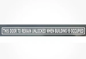 ESTA PUERTA PERMANECERÁ DESBLOQUEADA CUANDO EL EDIFICIO ESTÁ OCUPADO Letrero Vinilo Blanco 2" X 24” - Imagen 1 de 1