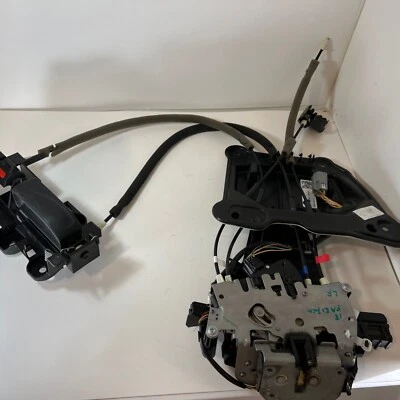 Chrysler Pacifica 2018 cerradura de pestillo de puerta trasera izquierda corredera 3041095 OEM Foto 1 de 4