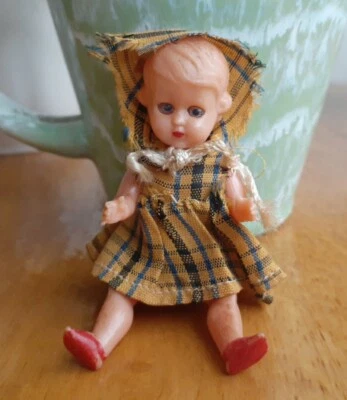 1950 Vintage Feito na Itália Boneca Plástica 3", Membros Móveis, Olhos Azuis Sonolentos  - Imagem 1 de 4