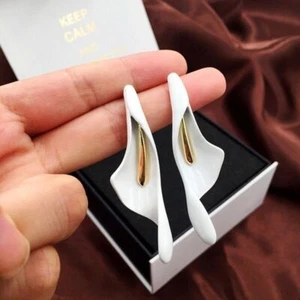 Orecchini Orchidea Bianca-Orecchino Pianta Calla Metallo Gioielli Accessori Moda 2PZ - Foto 1 di 12