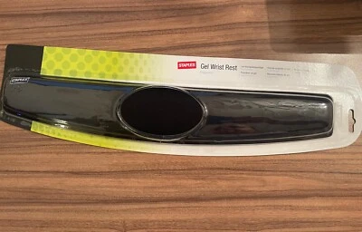 Staples Gel Wrist Rest Ergonomic - Image 1 of 4