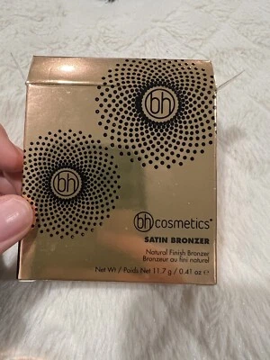 Bh Cosmetics Totally Tan Satin Bronzer NEW - Image 1 of 3