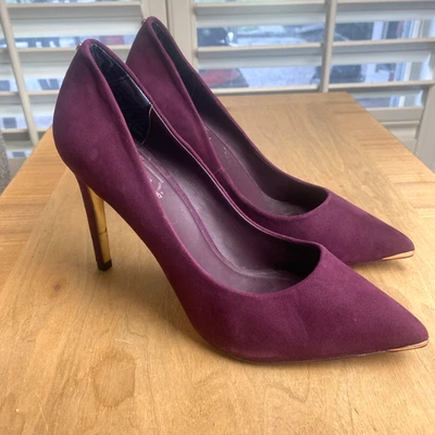 Ted Baker Neevo Punta Punta Gamuza Borgoña Bomba Stiletto Talla 8 EE. UU. 38,5 LEER Foto 1 de 4