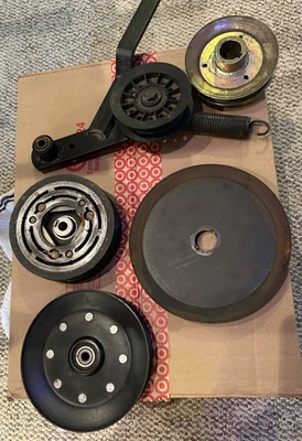 Lot of Simplicity Coronet #1694610  mowers deck 1692543 13 Hp misc pulleys - Image 1 of 4