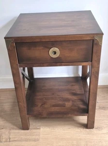 Laura Ashley Balmoral Lamp Table With Drawer Dark Chestnut. In Great Condition - Picture 1 of 5