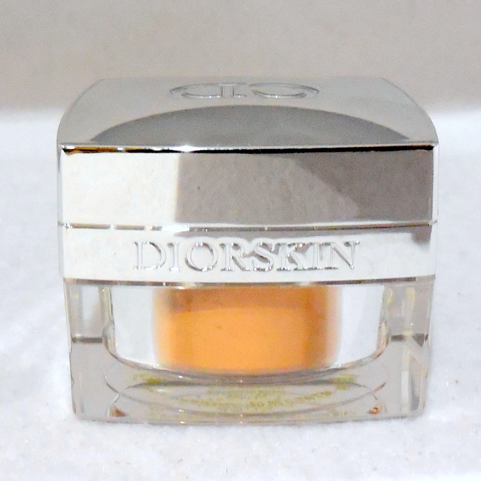 DIORSKIN NUDE NATURAL GLOW FRESH POWDER MAKEUP SPF 10 #050 - 8G / 0.28 OZ.NEW(T) - Image 1 of 1