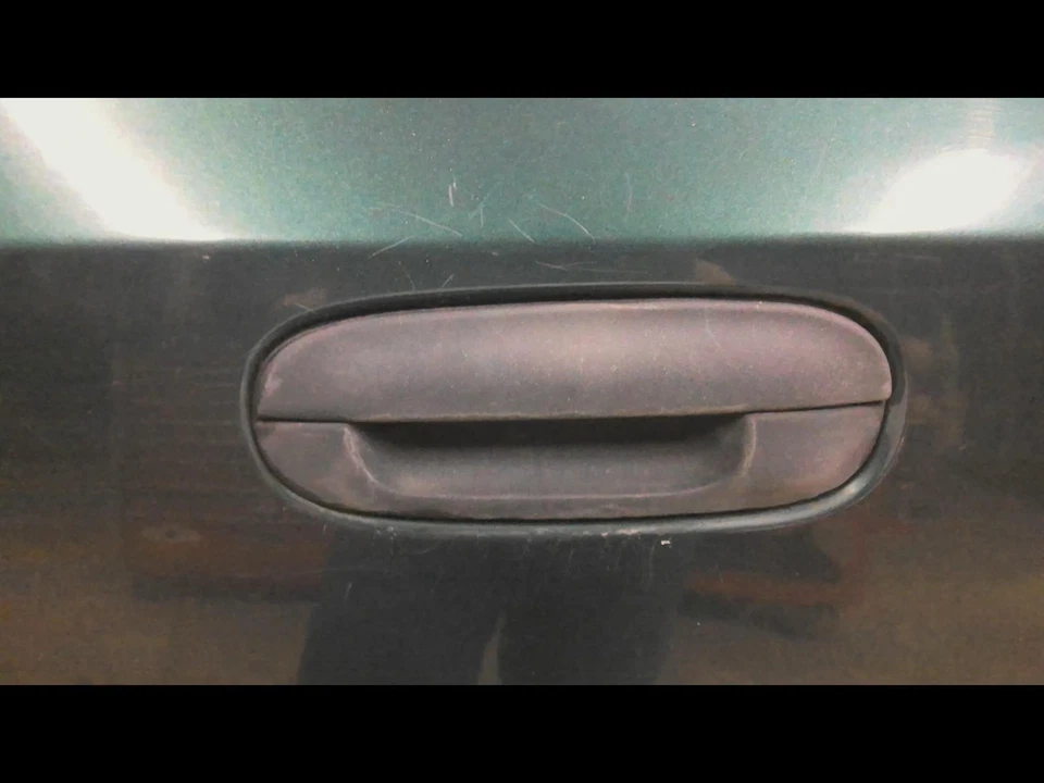Used Rear Left Exterior Door Handle fits: 2005 Gmc Envoy xl door rear black moul Foto 1 de 4