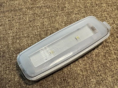 Luz de techo de lectura interior trasera Audi A1 2013 8X 4H0947105D envío gratuito *8,2 Foto 1 de 4