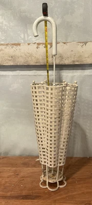 Paraguas de hierro vintage con forma / soporte para paraguas 35" de alto con mango de madera Foto 1 de 4