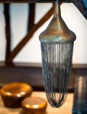 Large rustic copper pendant light and shade - Excellent condition - Image 1 of 4