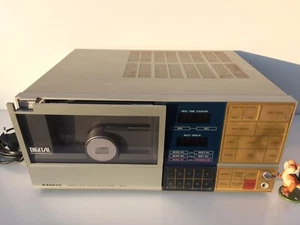 SANYO DAD 8 CD Player Compact Disc Vertical Vintage - Picture 1 of 12