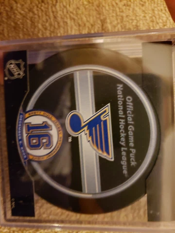 NHL St. Louis Blues  Brett Hull Retirement Official Game Puck Cover