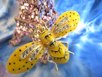 Gorgeous Gold-Tone Enamel Yellow Polka Dots Crystal Bee Bug X-LARGE Brooch NEW - Image 1 of 4