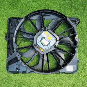 Ventilador de refrigeración del radiador BMW E90 E91 E92 328i 2006-2012 con cubierta 0130706826 - Imagen 1 de 3