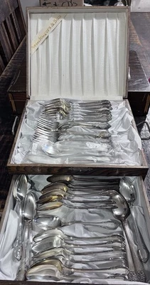 1847 ROGERS BROS " Remembrance " Silverplated Silverware Set 29 Pieces - Image 1 of 4