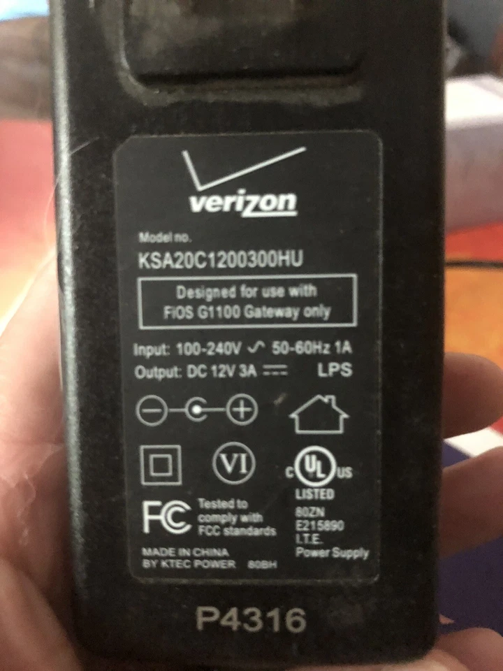 Verizon model no. KSA20C1200300HU Adapter - Image 1 of 1