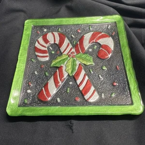 "Hermoso bastón de caramelo de vidrio bandeja de Navidad bastones de caramelo y acebo bistró, 10"" x 10""" - Imagen 1 de 6