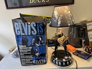 ELVIS PRESLEY (King Of Pop) SELTENES SAMMLERSTÜCK ANIMIERTE LAMPE MIT BOX - FUNKTIONIERT - Bild 1 von 6