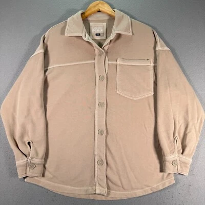 Sobrecamisa American Eagle Lived In abotonada para mujer mediana beige de gran tamaño Foto 1 de 4