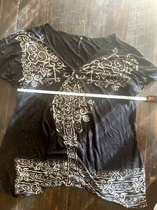 Skinny Minnie Size 1x Black and white detailed short sleeve top #903 - Picture 1 of 6
