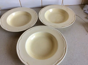 3 X CLARICE CLIFF DESSERTTELLER 9" GERIPPTER RAND, CREMEWEISSE FARBE PORTOFREI UK - Bild 1 von 9