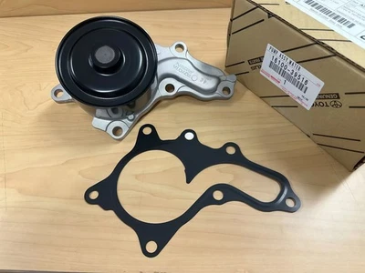 10-17 CAMRY 2.5L 09-18 RAV4 2.5 OEM ENGINE WATER PUMP 16100-39516 GENUINE TOYOTA - Image 1 of 2