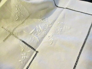 Traumhaftes Vintage französisches schönes reines Leinen Laken. Mono PH bestickte Blumen - Bild 1 von 12