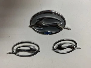 00 01 02 03 04 05 Chevy Impala Trunk Sail Panel Emblems - Bild 1 von 5