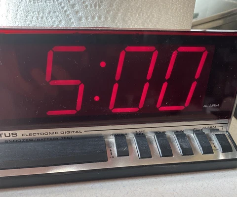 Retro Red LED Digit Display Alarm Clock Vintage Spartus 1150 Cover