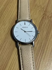 Vintage Geneve Uhr Damen silberfarben rund weißes Zifferblatt beige Lederband SCHÖN! - Bild 1 von 4