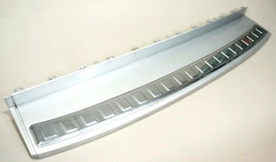 Parachoques trasero Fiat 500L 2014-2019 almohadilla de paso moldeada plateada con moldura cromada OEM Foto 1 de 4