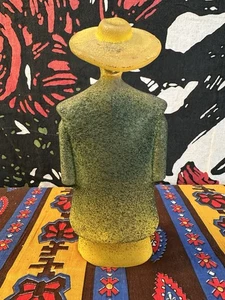Kosta Boda Catwalk Serie Mann im grünen Poncho Glasfigur signiert Kjell Engman - Bild 1 von 6