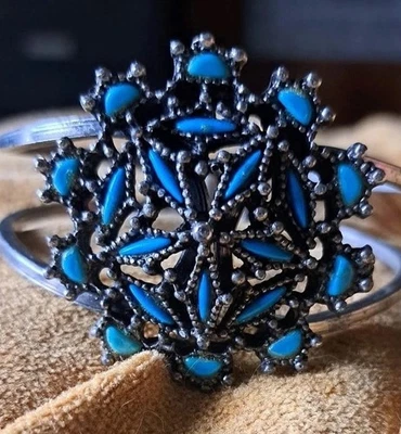 VINTAGE BLUE STONES & SILVER TONE SOUTHWESTERN STYLE CLAMPER CUFF BRACELET - Image 1 of 3