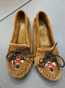 Minnetonka Women's Size 8 Leather Moccasin Thunderbird Beading Shoes Flats - Picture 1 of 6