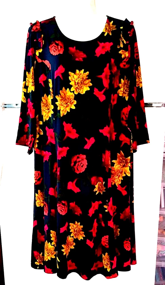 NEW SUSAN GRAVER NAVY BLUE FLORAL LIQUID KNIT SWING DRESS WITH BEAD DETAIL 2X - Image 1 of 4