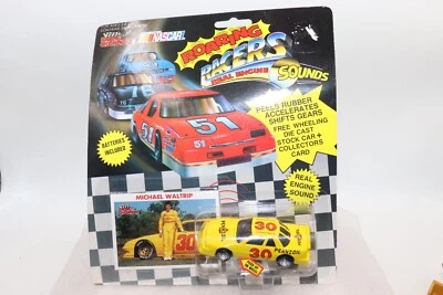 1990 ГОНОЧНЫЕ ЧЕМПИОНЫ «РЕВУЩИЕ ГОНЩИКИ» Майкл Уолтрип No30 новый из старых запасов! - Изображение 1 из 4