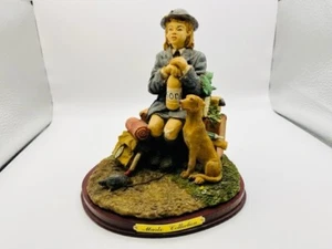 Marlo Collection Figur - Mädchen und Hund - 6,5" hoch und 6,25" breit - Bild 1 von 6