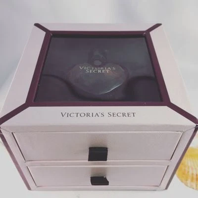 Victorias Secret Intrigue 限量版 Ed Discontinued 香水礼品套装全新带标签 — 第 1/4 张图片