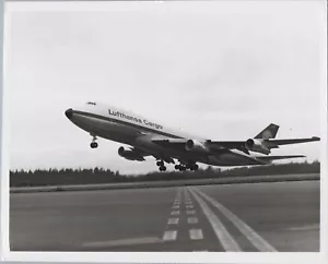 LUFTHANSA CARGO BOEING 747 VINTAGE ORIGINAL MANUFACTURERS PHOTO FACTORY LH 48084 - Picture 1 of 2