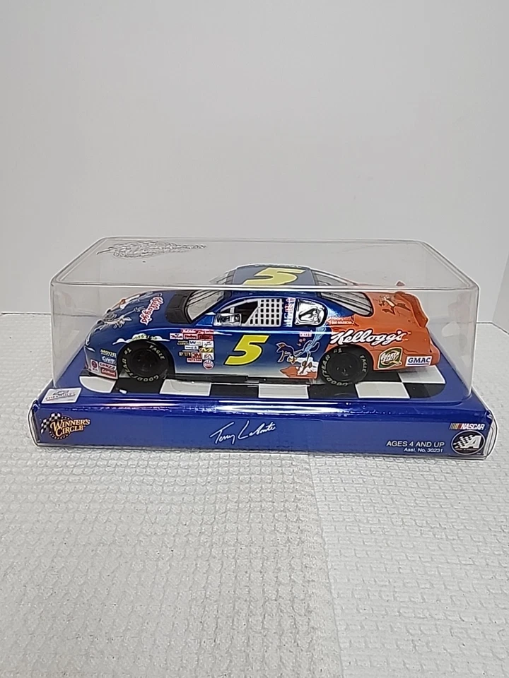 Terry Labonte #5 Winners Circle Looney Tunes Monte Carlo 2002 - Image 1 of 4