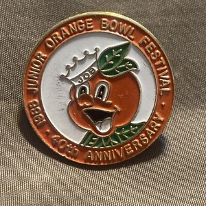 1988 Junior Orange Bowl Festival 40th Anniversary Lapel Pin Football - Picture 1 of 2
