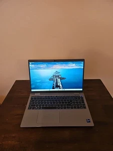 Dell Latitude 5520 15,6" (SSD 512 GB, Intel Core I7-1185G7, 3,0 GHz, 32 GB AGGIORNATO - Foto 1 di 7