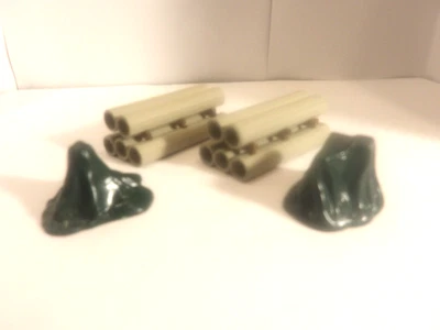 HO Flat Car loads: Life Like wrapped machinery, large gears & pipe stacks, used - Image 1 of 4