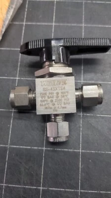 1 Whitey Swagelok 40 Series 3 Way Ball Valve 1/4" SS-43XTS4 Similar to SS-43XS4