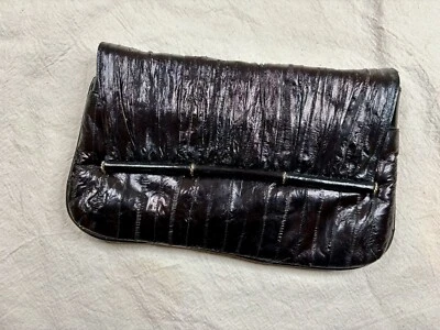 Clutch vintage anos 80 couro do mar pele de enguia preta - Imagem 1 de 4