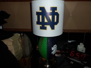 THE NOTRE DAME FIGHTING IRISCHE FUSSBALLTISCHLAMPE - Bild 1 von 8